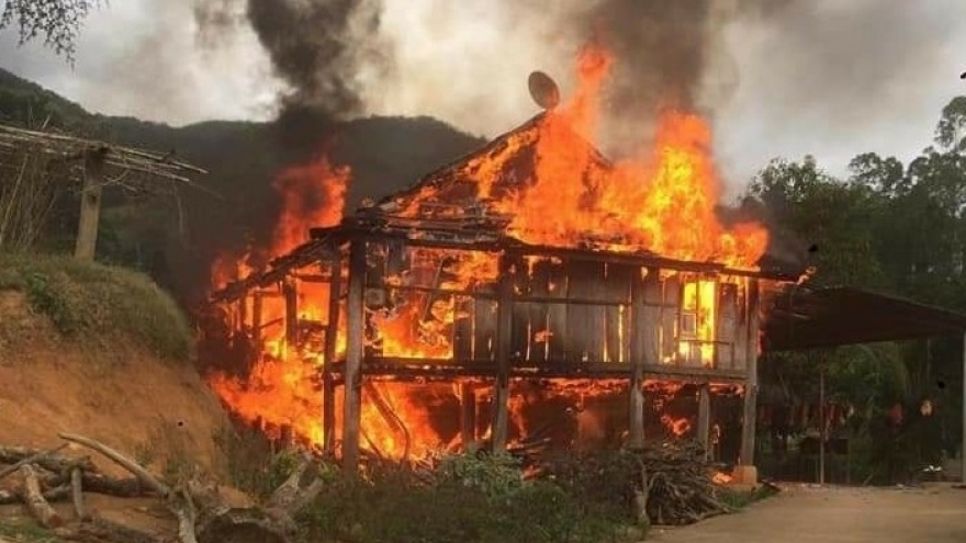 Hỏa hoạn thiêu rụi nhà sàn 3 gian tại Sơn La